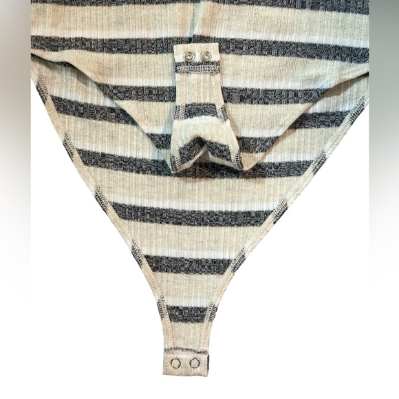 Forever 21 Women’s Off - White Striped Long Sleeve BodySuit in size Small - Picture 4 of 6